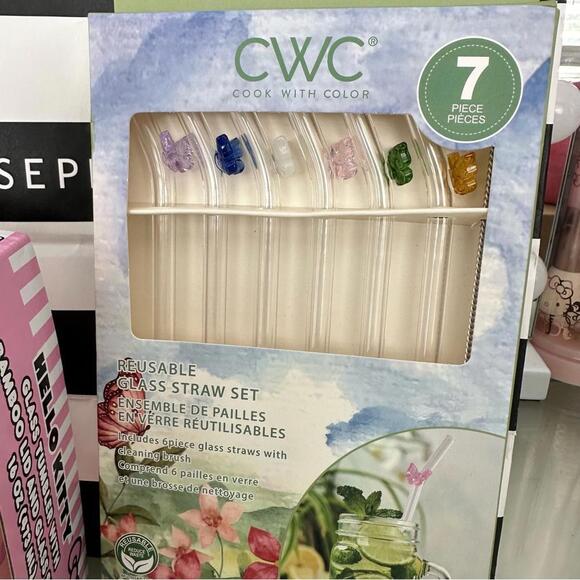 Silver Buffalo Sanrio Hello Kitty Glass Tumbler With Bamboo Lid And Glass Straw - Picture 3 of 3